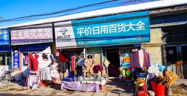 時光凝固的街角 河北四十載老城，打烊門板與二手百貨里的八十年代
